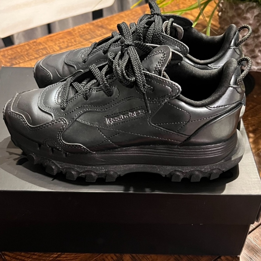 💥 CARDI B REEBOK💥Women’s Black/Dark Silver Chunky Sneakers. Gently Worn-Like New
